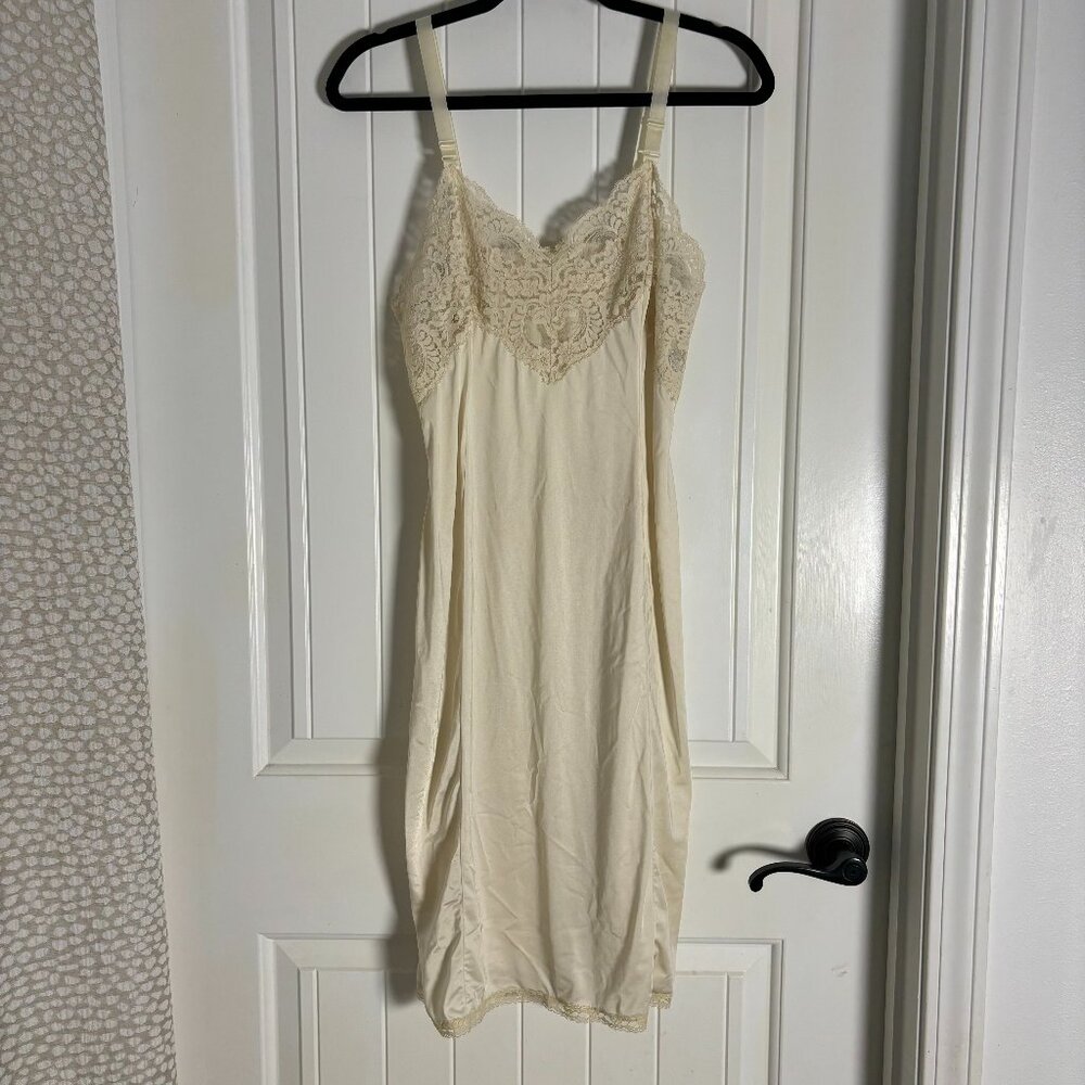 Vintage Wonder Maid Non Cling Slip Ivory Cream with Lace Size 36
